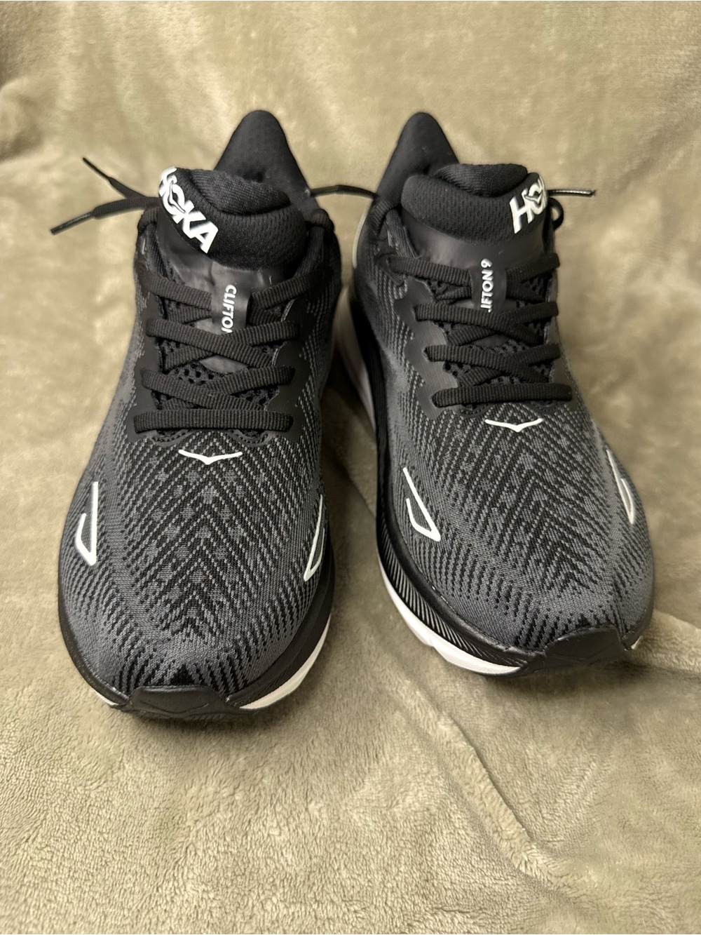 Hoka Men's Clifton 8 Running Shoes - Black with White Accents size 7